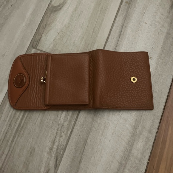 Like new, Dooney & Bourke Saddle Brown Leather Crossbody Bag & wallet. - Picture 5 of 13